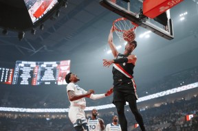 开云体育-包含CBA季后赛赛程吃紧；明尼苏达森林狼赛后再遭质疑；球迷炸锅；赛季目标并未改变的词条