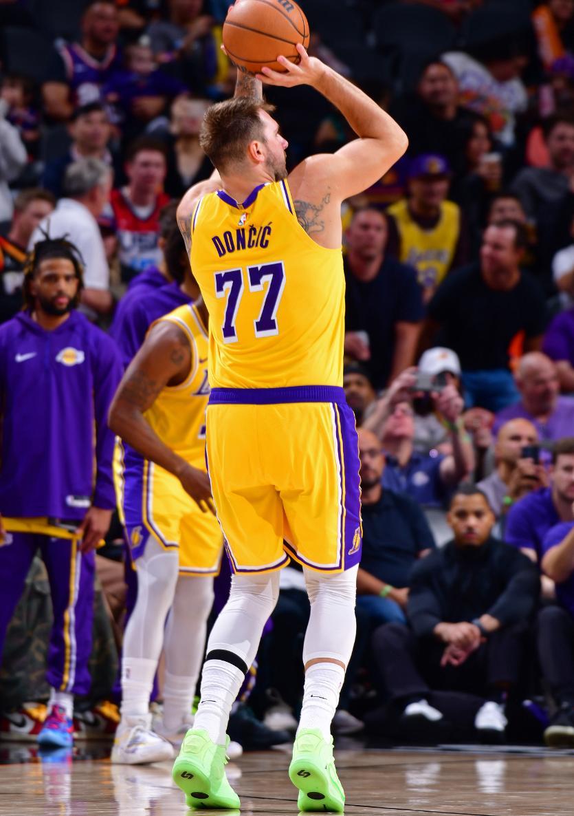 东契奇遭严防无碍拆解防守 关键球金鸡独立羞辱kd 东契奇遭严防无碍拆解防守 关键球金鸡独立羞辱kd