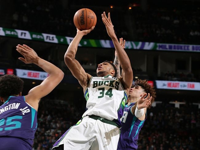 包含字母哥新星战术调整表现惊艳，C9未来可期！的词条